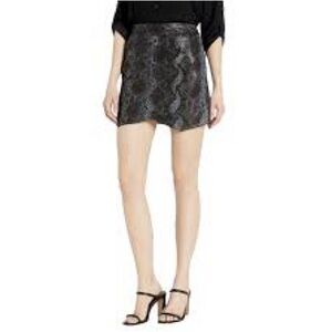 BB Dakota Mini Skirt  Black Faux Snake Skin Print Size 8